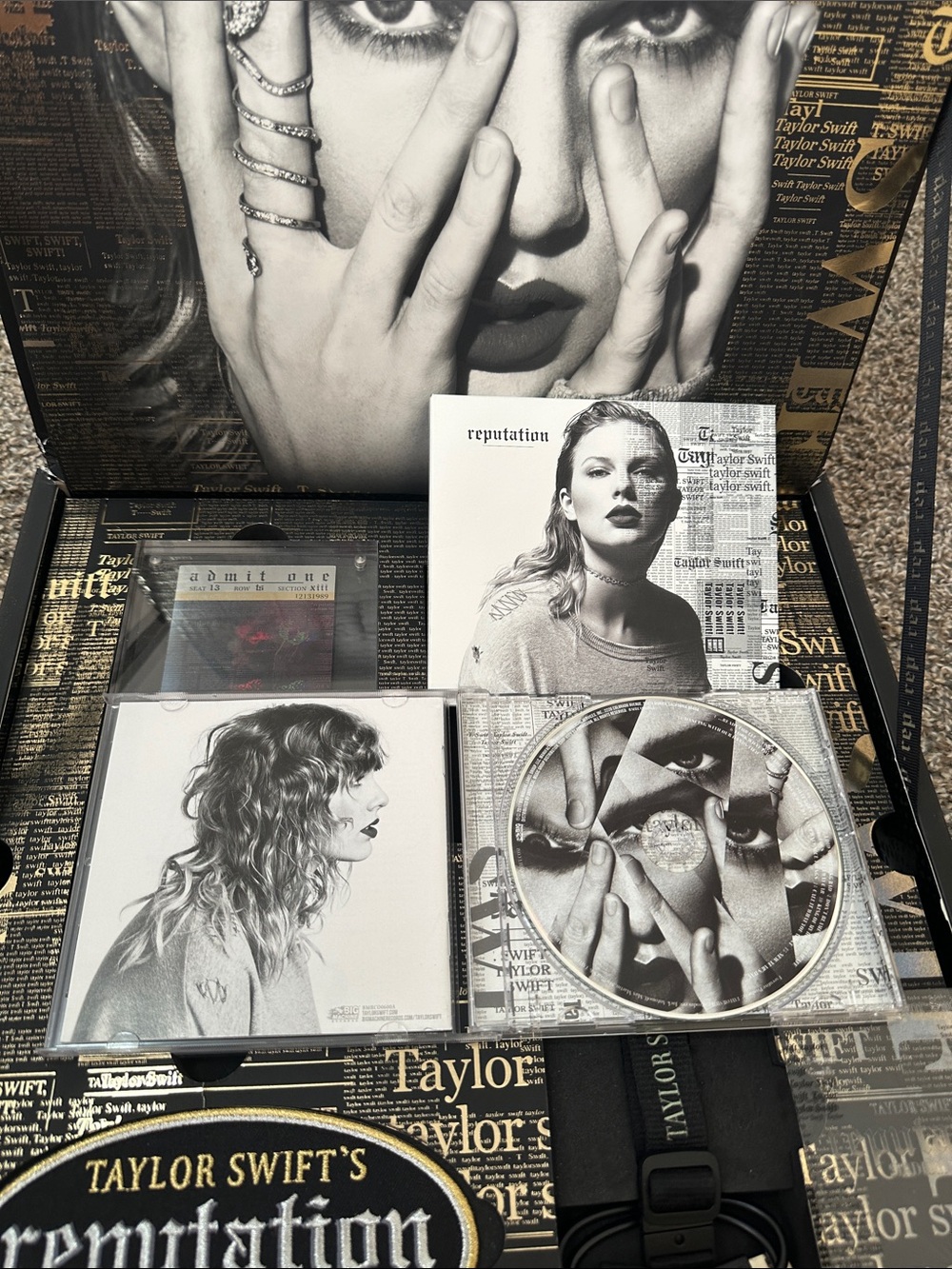Taylor Swift Reputation VIP Stadium Tour Box - Picture 11 of 17